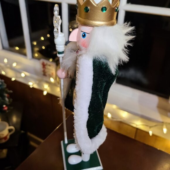 Green Christmas Nutcracker Soldier Wooden Xmas Holiday Mantel Decoration Statue - Picture 4 of 13